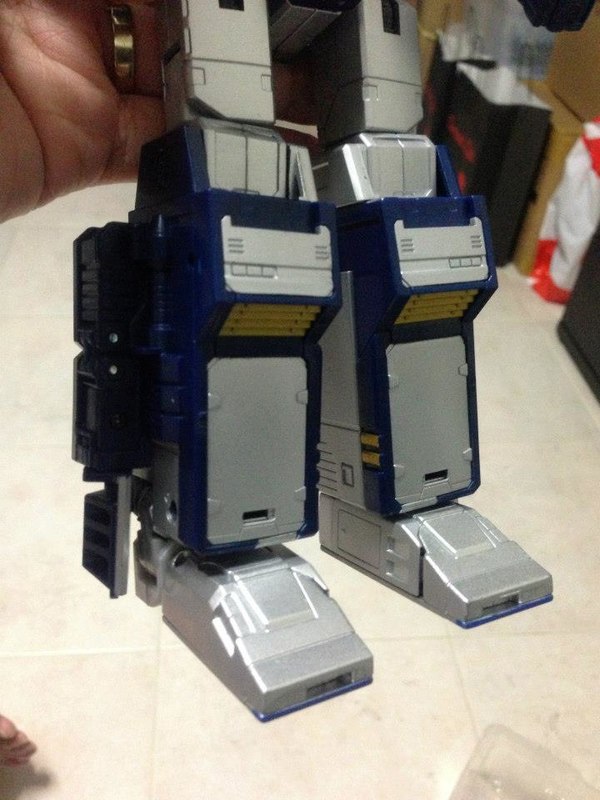 MP 13 Masterpiece Soundwave With Laserbeak Up Close And Personal Image Gallery  (28 of 54)